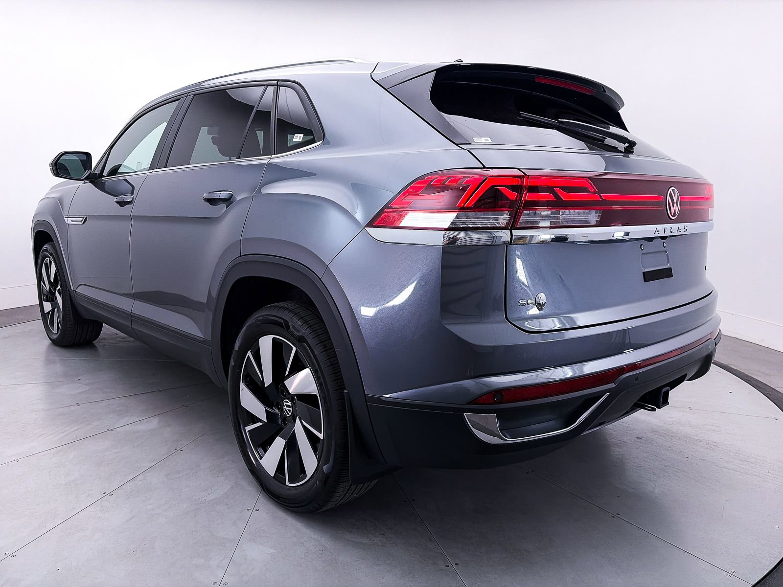 Used 2024 Volkswagen Atlas Cross Sport SE AWD/4WD image 13