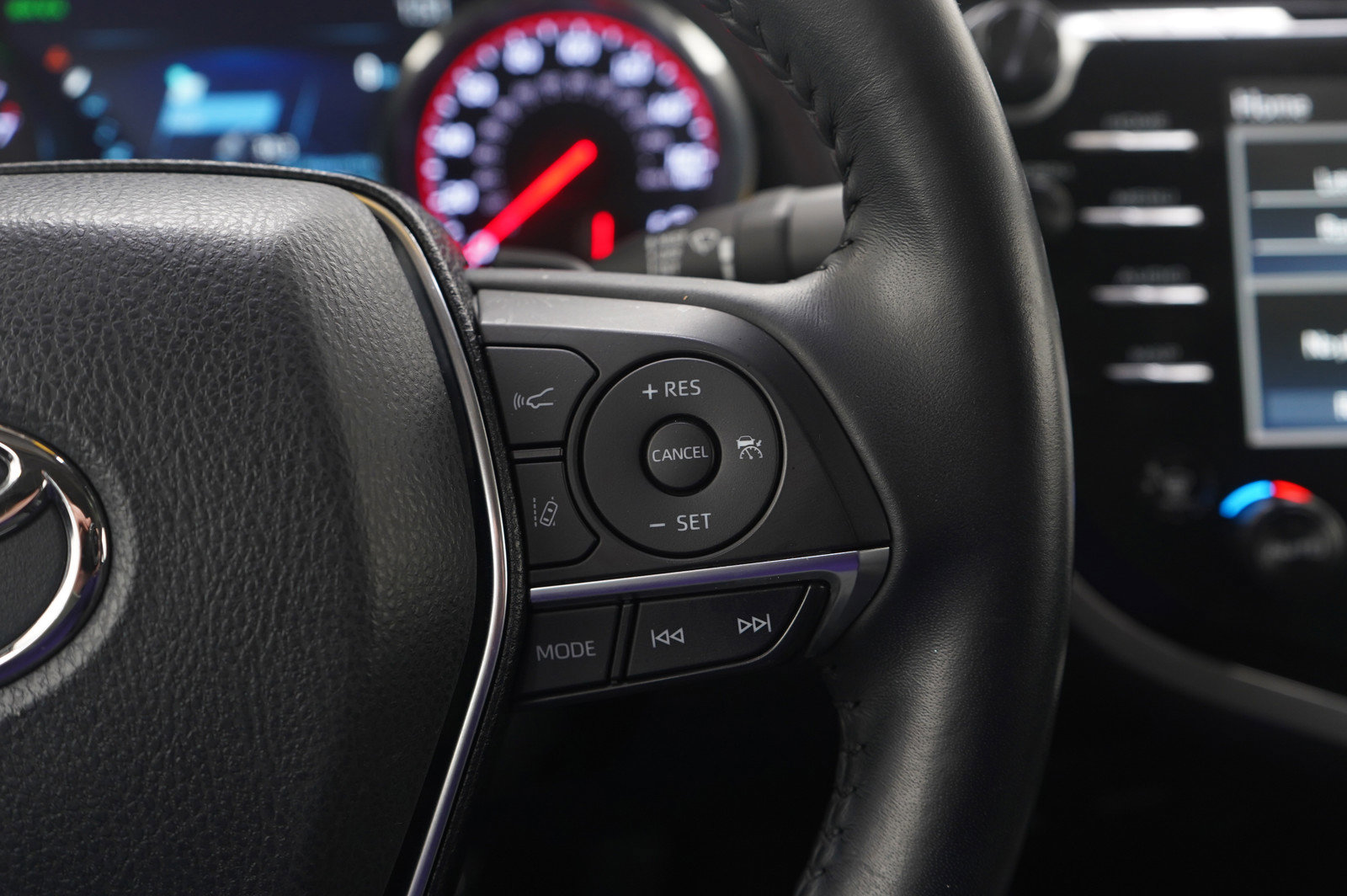 Used 2020 Toyota Camry XSE image 25