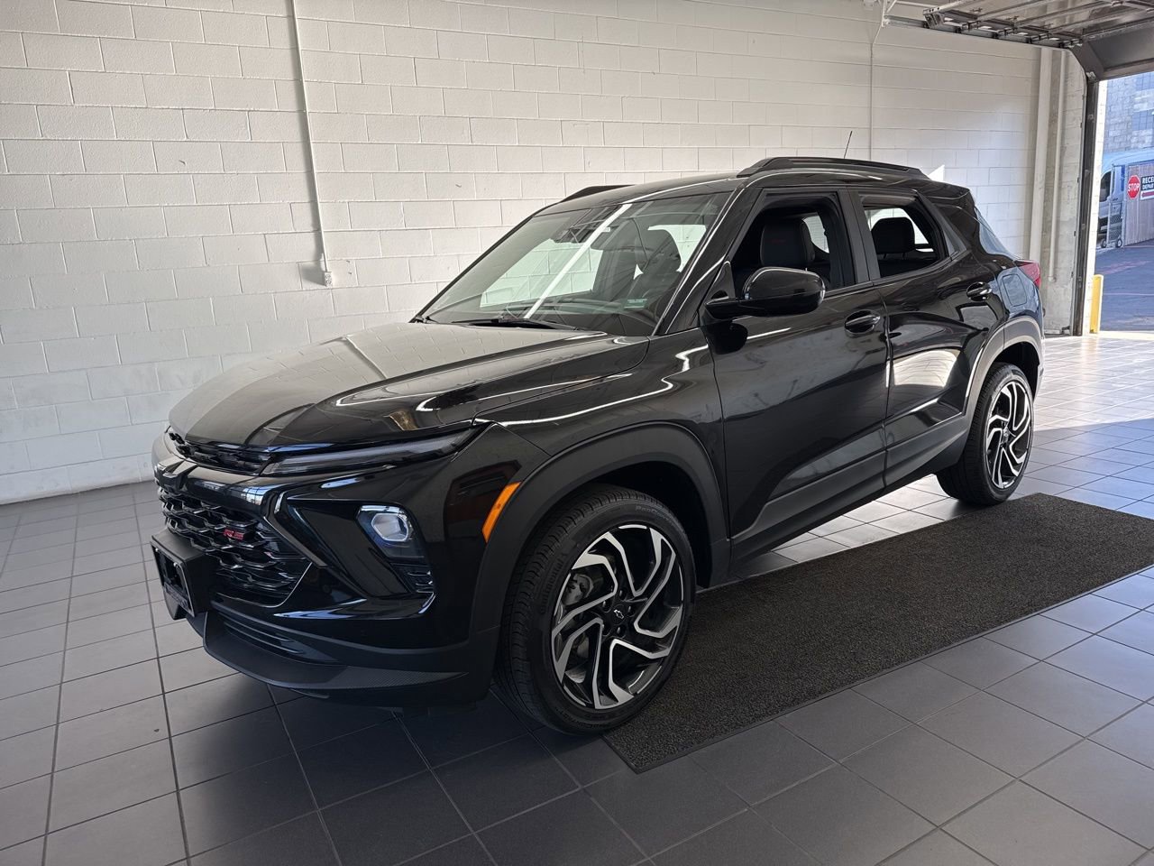 Used 2025 Chevrolet TrailBlazer RS w/ Driver Confidence Package image 4