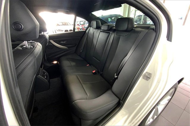 Used 2017 BMW 320i Sedan image 25