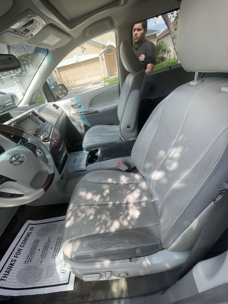 Used 2014 Toyota Sienna Limited w/ Limited Premium Package FWD image 17