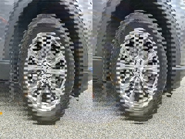 Certified 2022 Ford Explorer XLT w/ Equipment Group 202A image 19