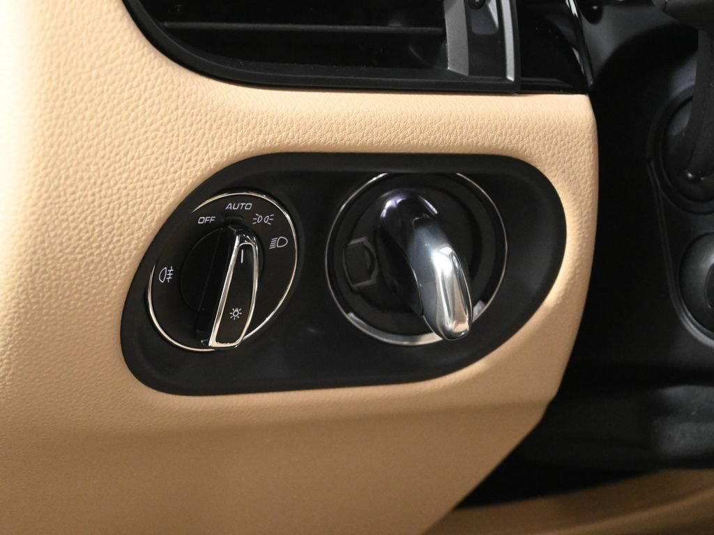 New 2026 Porsche Macan AWD/4WD image 30