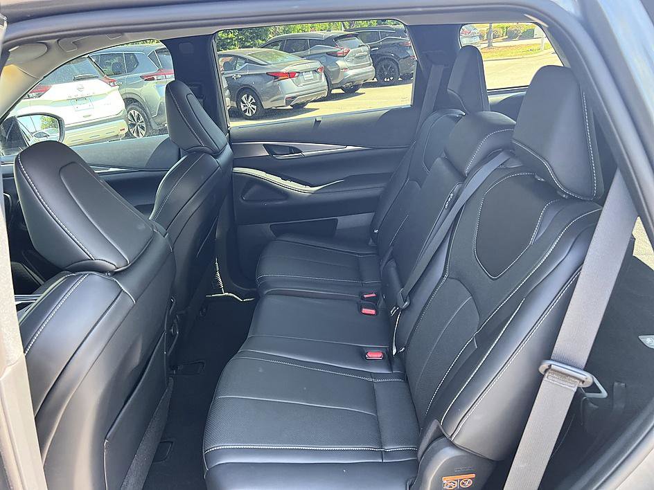 Used 2023 INFINITI QX60 Luxe FWD image 14