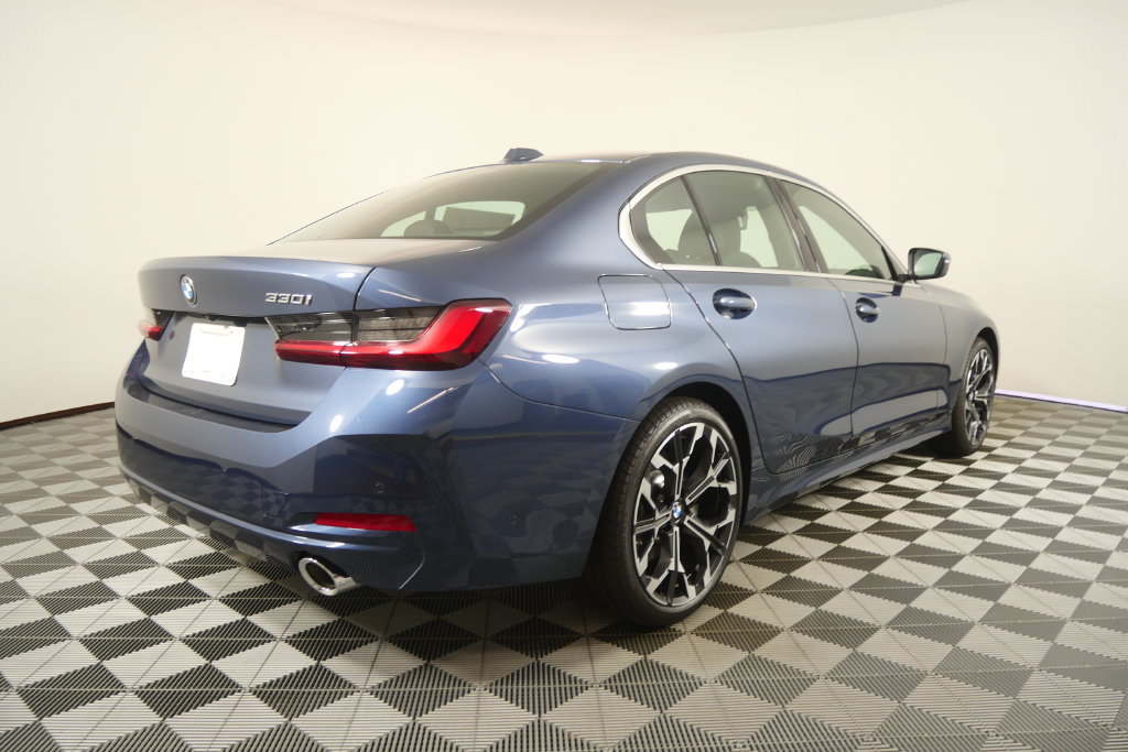 New 2026 BMW 330i Sedan w/ Premium Package RWD image 4