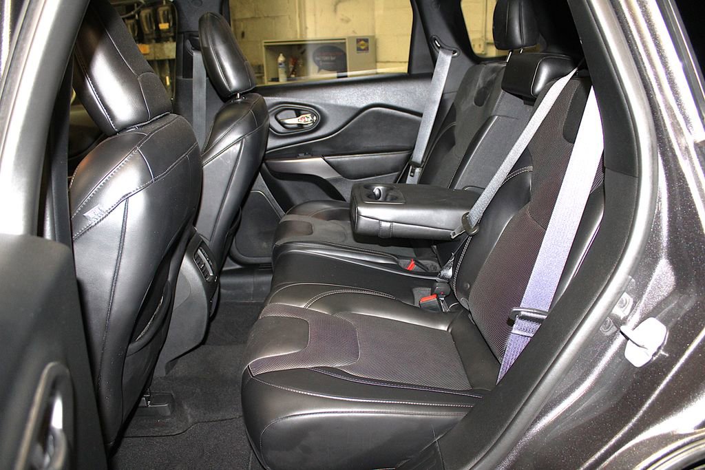 Certified 2019 Jeep Cherokee Limited AWD/4WD image 29