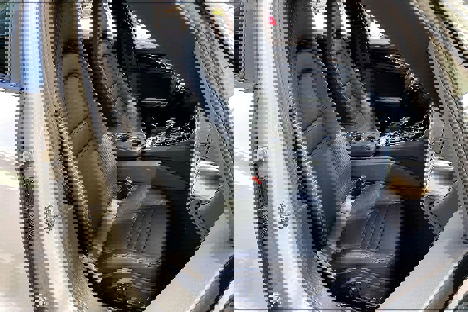 Used 2022 Porsche Panamera 4 Platinum Edition image 9