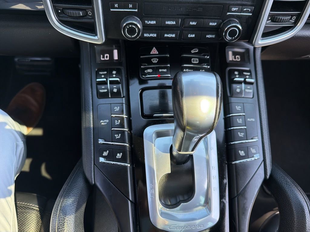 Used 2017 Porsche Cayenne Platinum Edition image 11