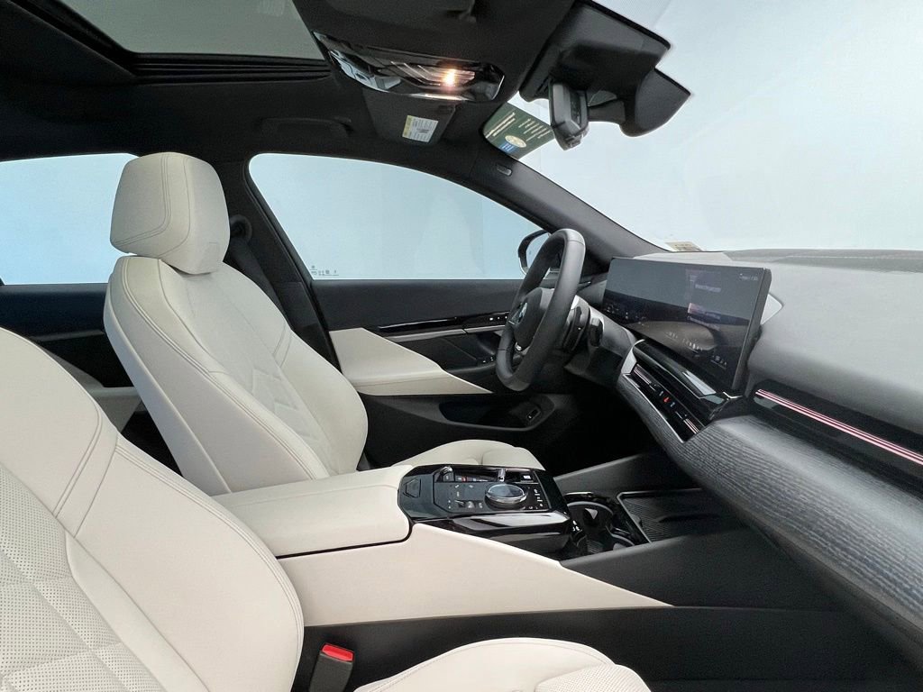 Certified 2025 BMW 530i w/ Premium Package RWD image 6