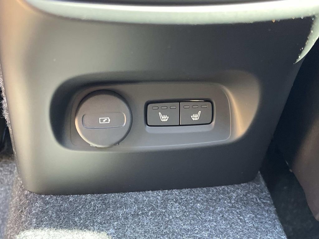 New 2026 Volvo XC40 B5 Core w/ Climate Package image 17