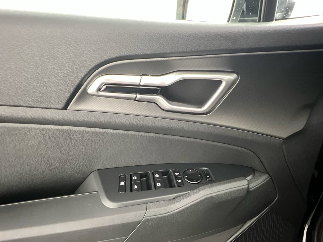 New 2027 Kia Sportage LX FWD image 16