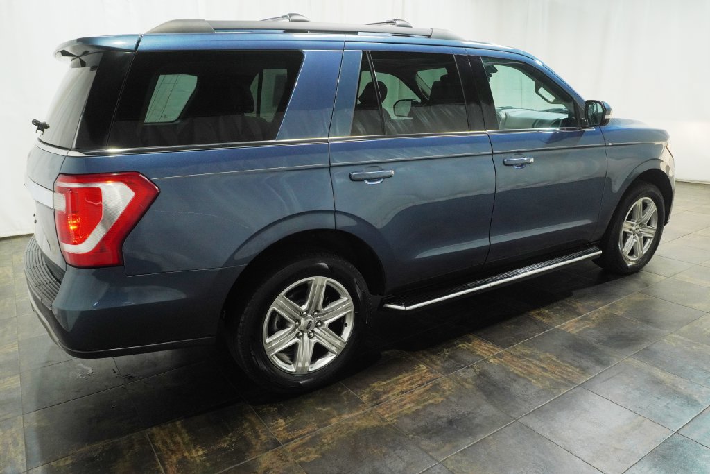 Used 2020 Ford Expedition XLT w/ Equipment Group 202A AWD/4WD image 4