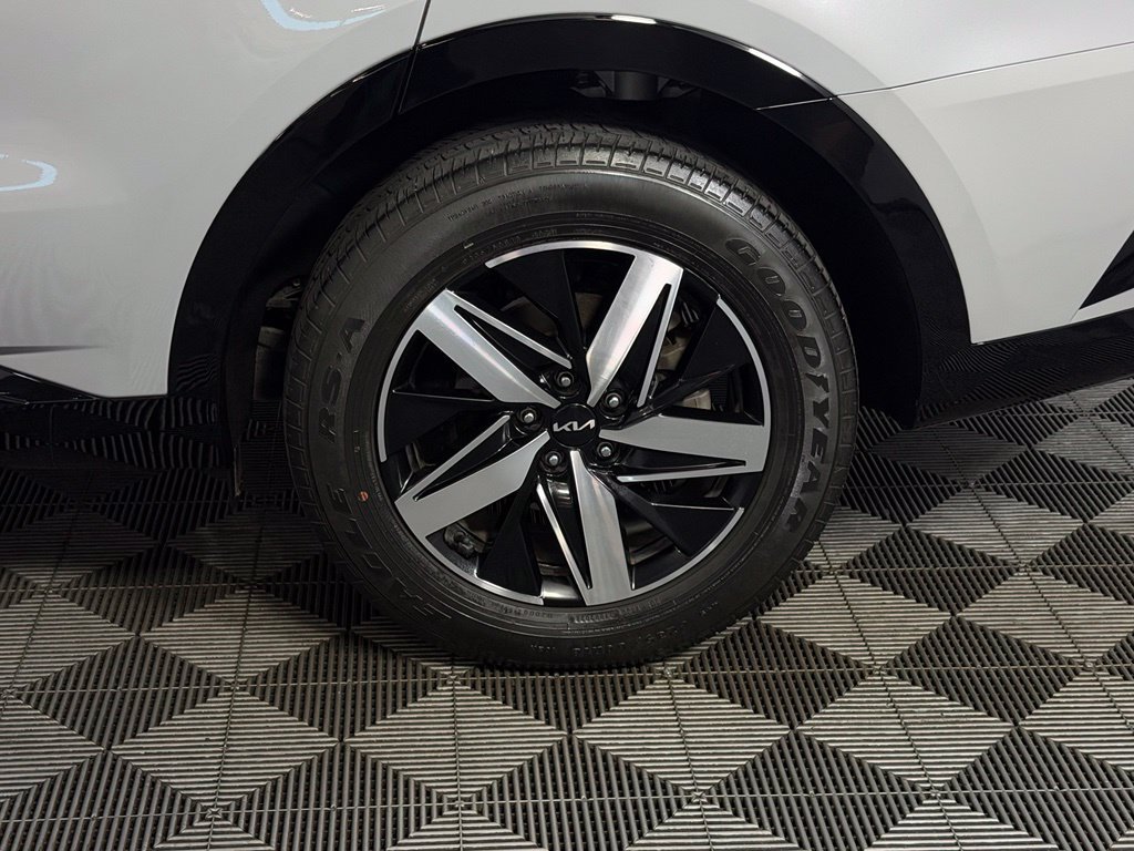 Used 2023 Kia Sorento EX w/ Panoramic Sunroof Package FWD image 12