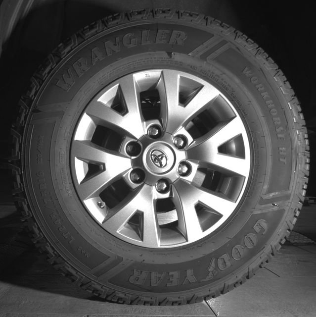 Used 2018 Toyota Tacoma SR5 AWD/4WD image 13