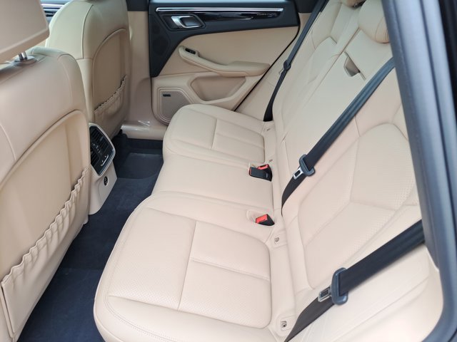 Used 2026 Porsche Macan AWD/4WD image 19
