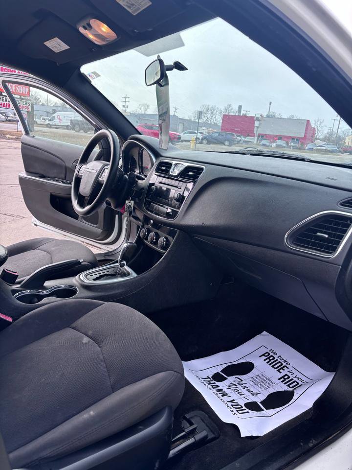 Used 2013 Chrysler 200 LX image 7