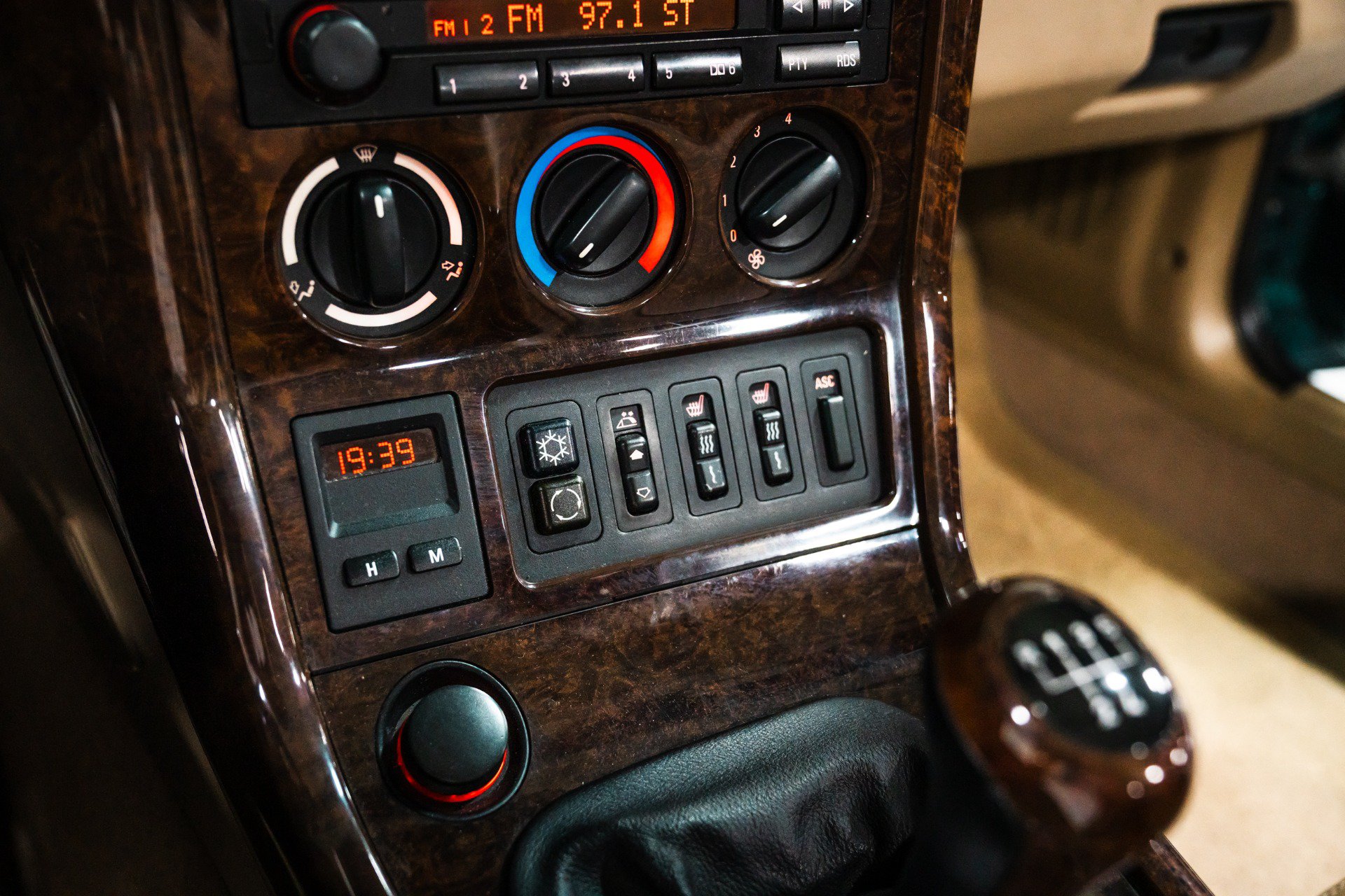Used 1999 BMW Z3 2.5i RWD image 17