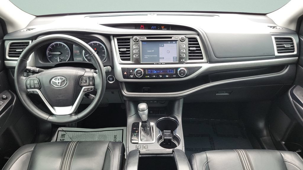 Certified 2018 Toyota Highlander SE FWD image 11