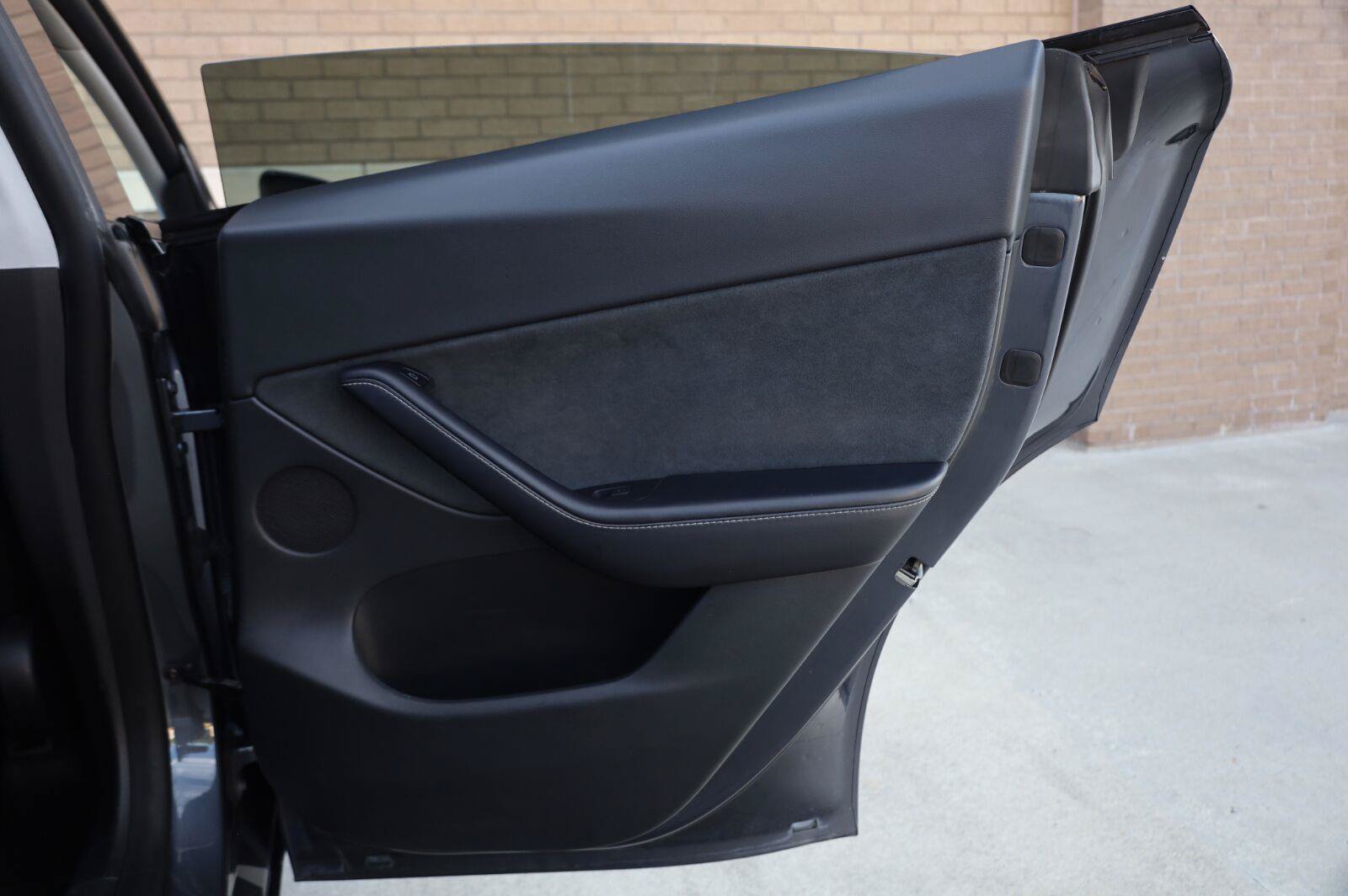 Used 2022 Tesla Model Y Long Range AWD/4WD image 23