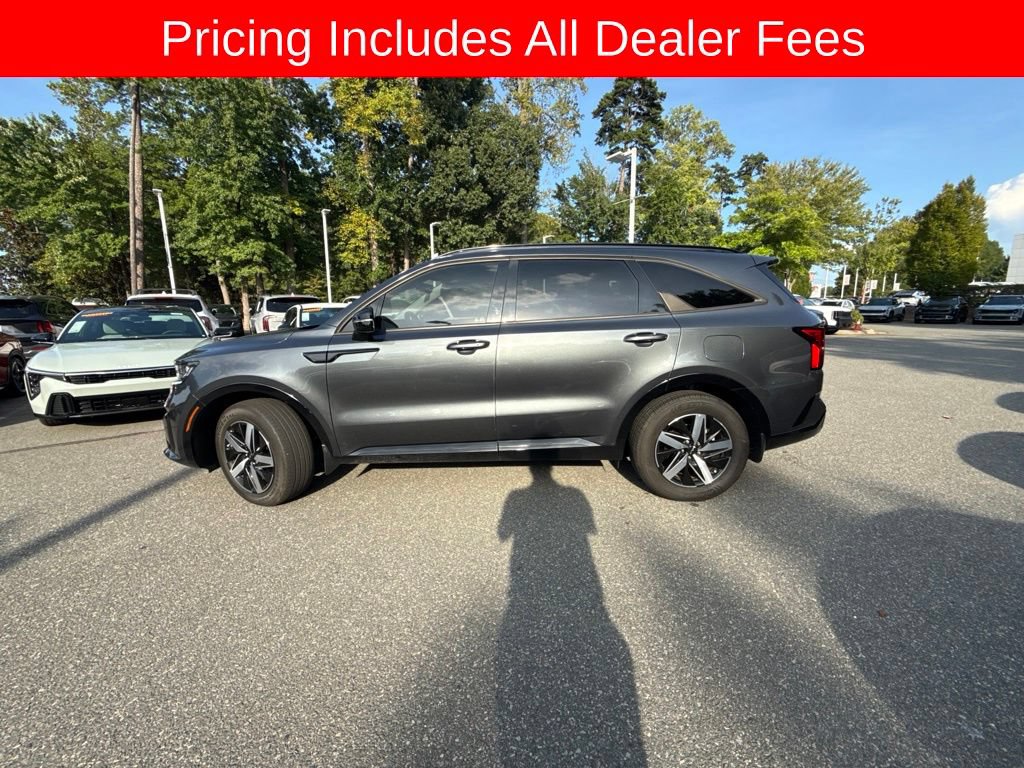 Certified 2023 Kia Sorento S FWD image 2