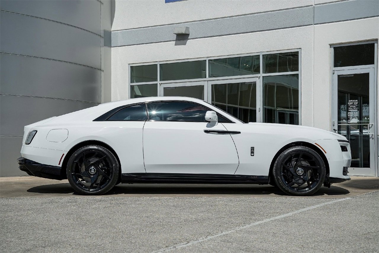 New 2025 Rolls-Royce Spectre Black Badge image 8