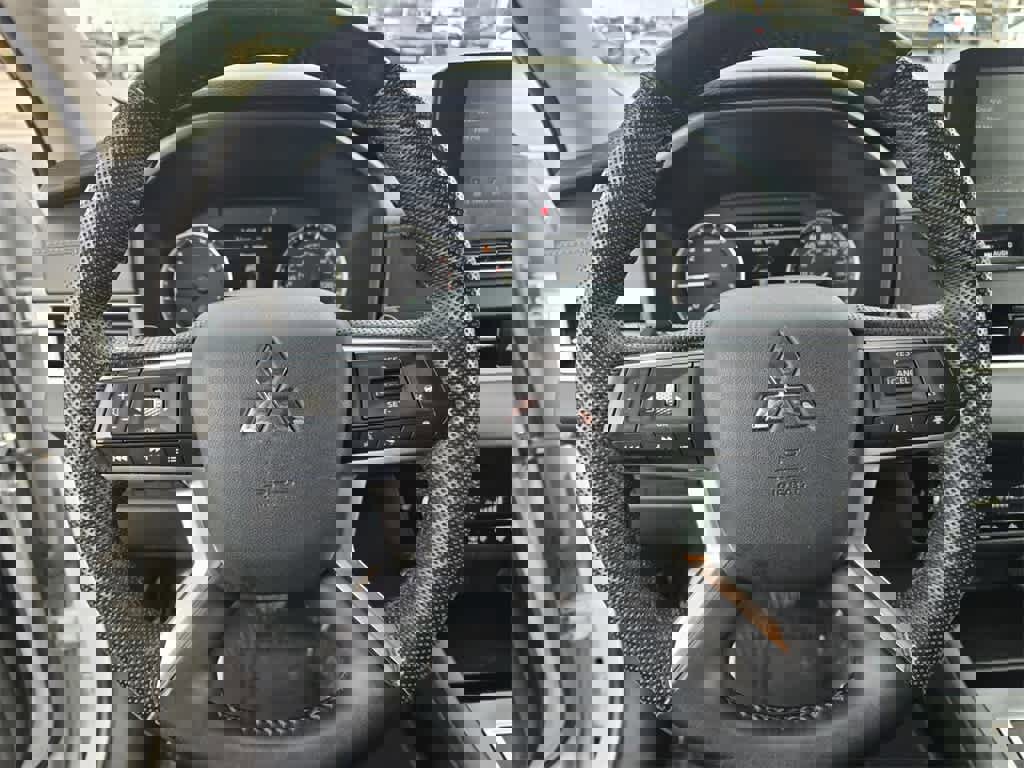 Used 2023 Mitsubishi Outlander SE image 21