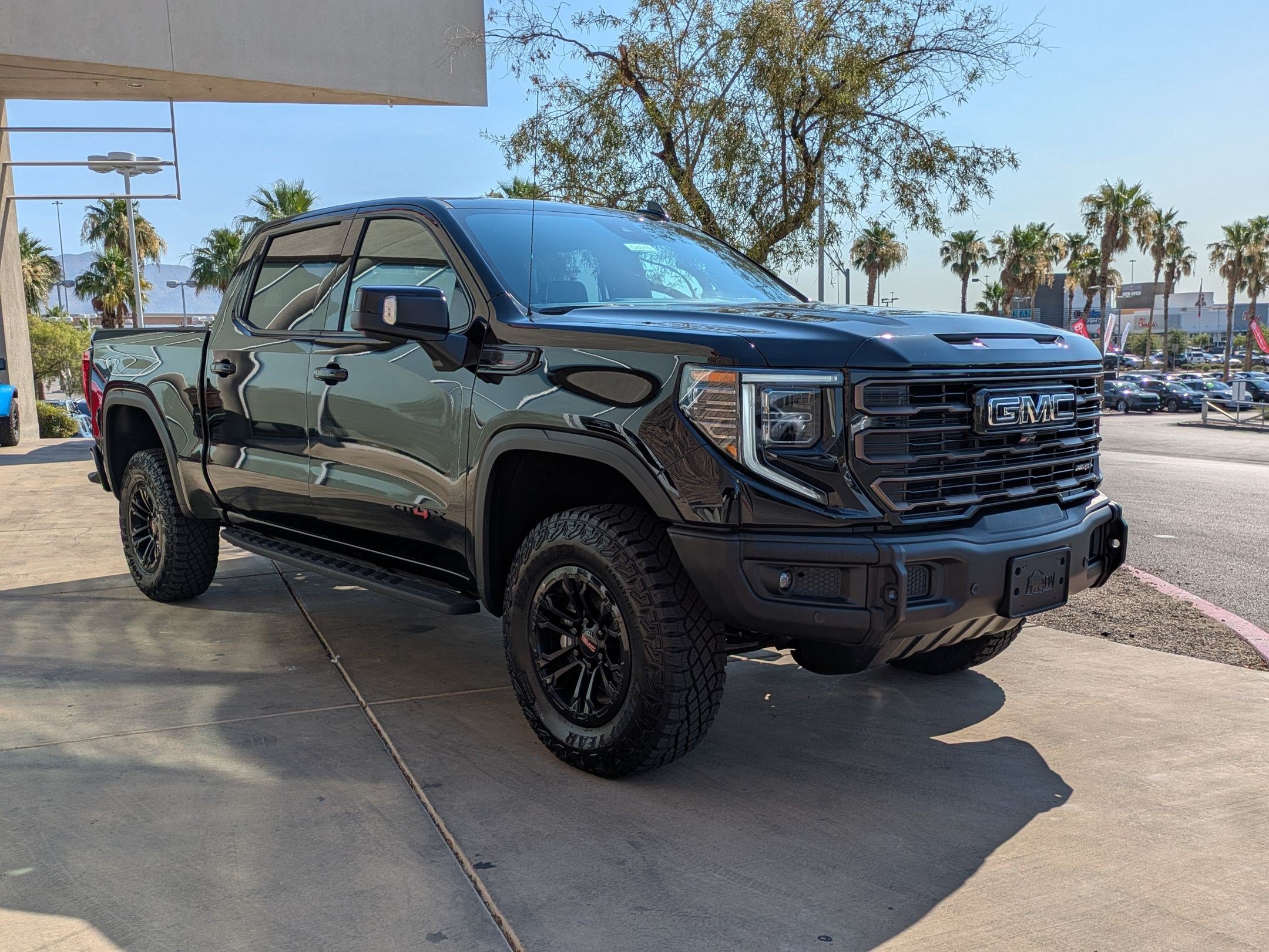 Used 2026 GMC Sierra 1500 AT4X w/ LPO, Black Badging Package AWD/4WD image 8