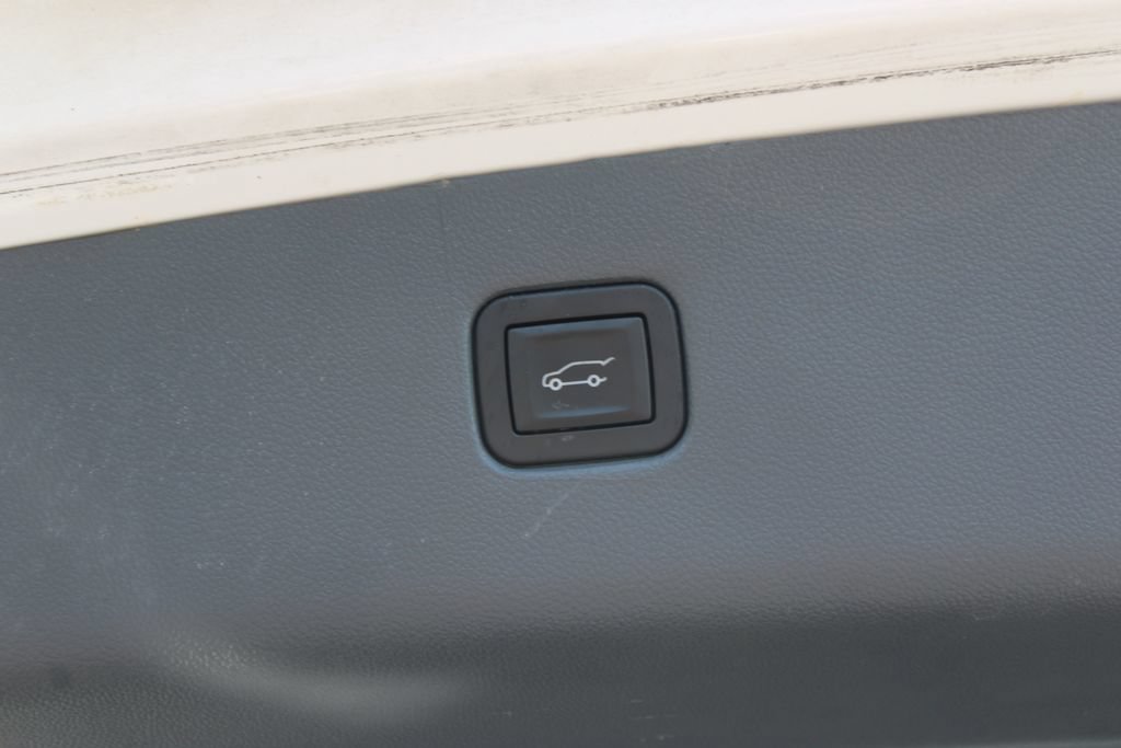 Used 2020 Chevrolet Blazer LT w/ Sound & Technology Package FWD image 14