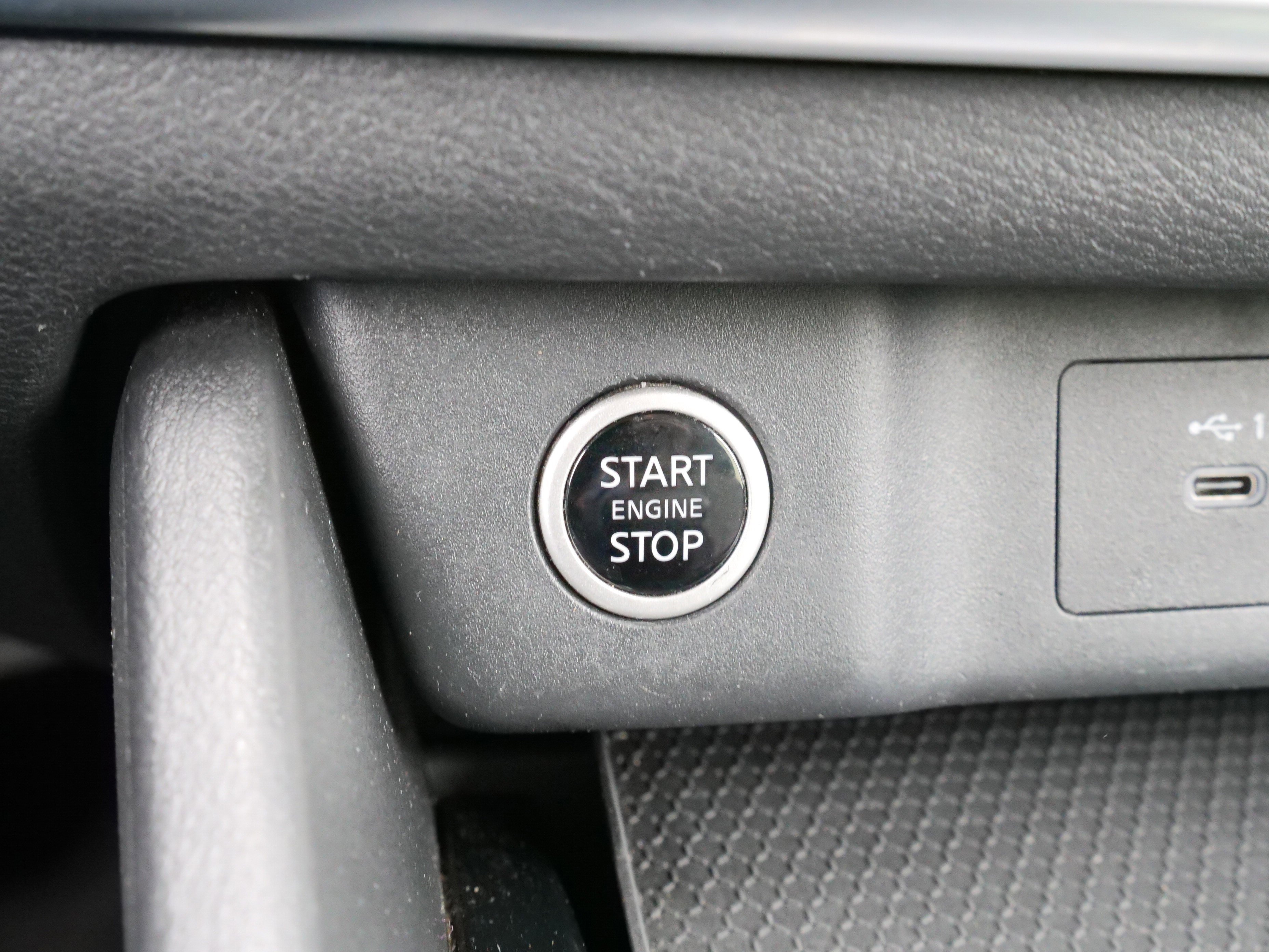 Used 2023 Nissan Rogue SV image 26