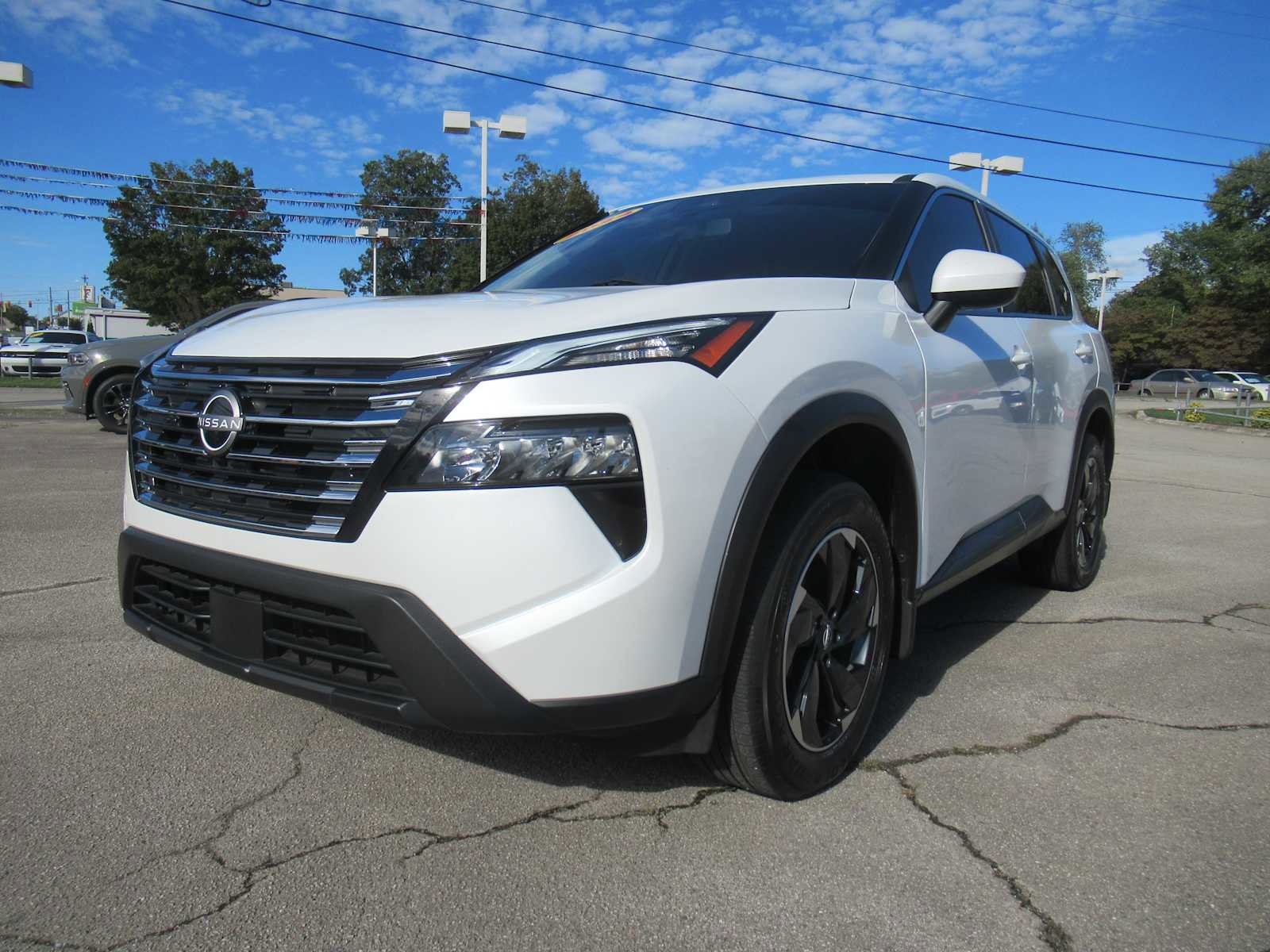 Used 2024 Nissan Rogue SV image 1