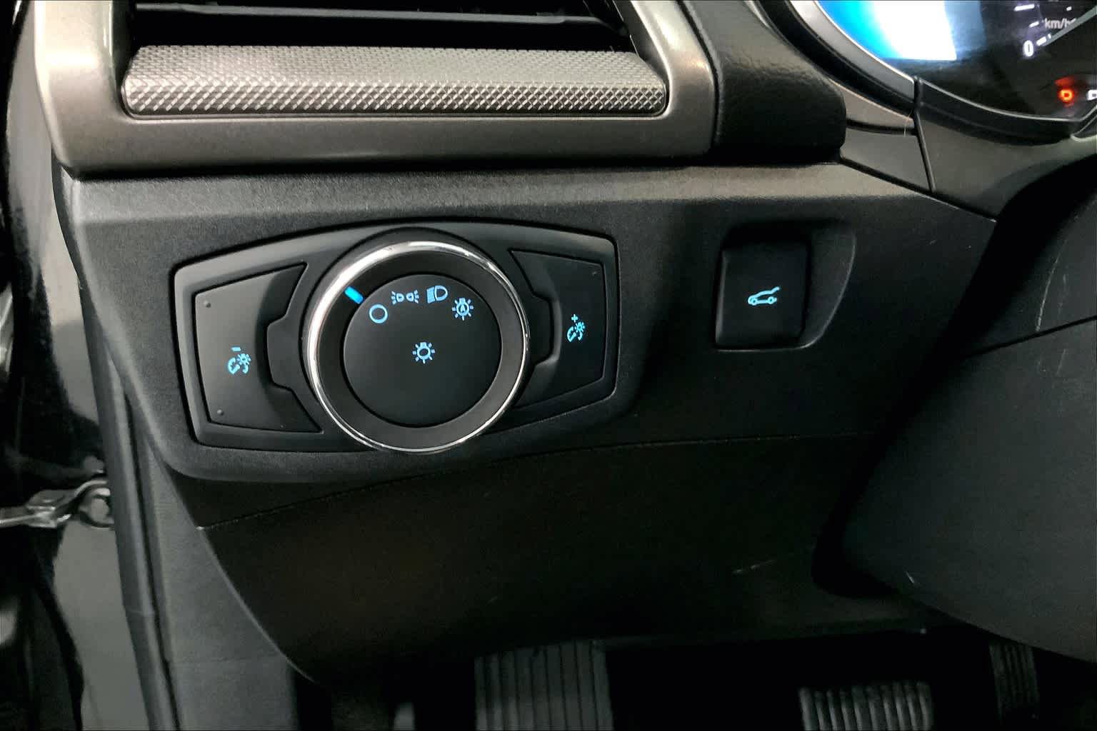 Used 2019 Ford Fusion SE FWD image 34