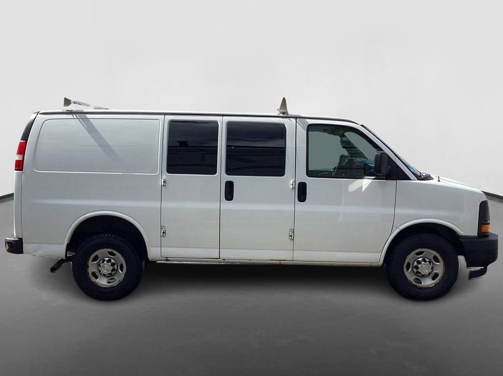 Used 2017 Chevrolet Express 2500 image 4