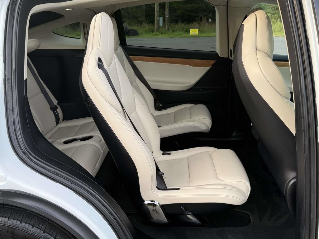 Used 2018 Tesla Model X 75D AWD/4WD image 15