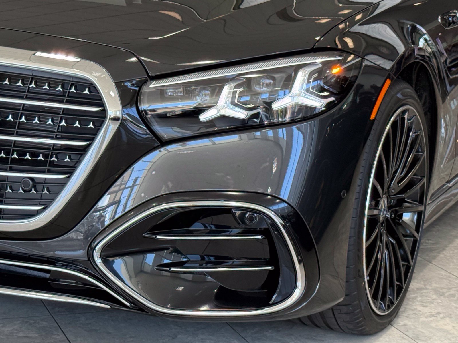 New 2027 Mercedes-Benz S 580 4MATIC Sedan image 3