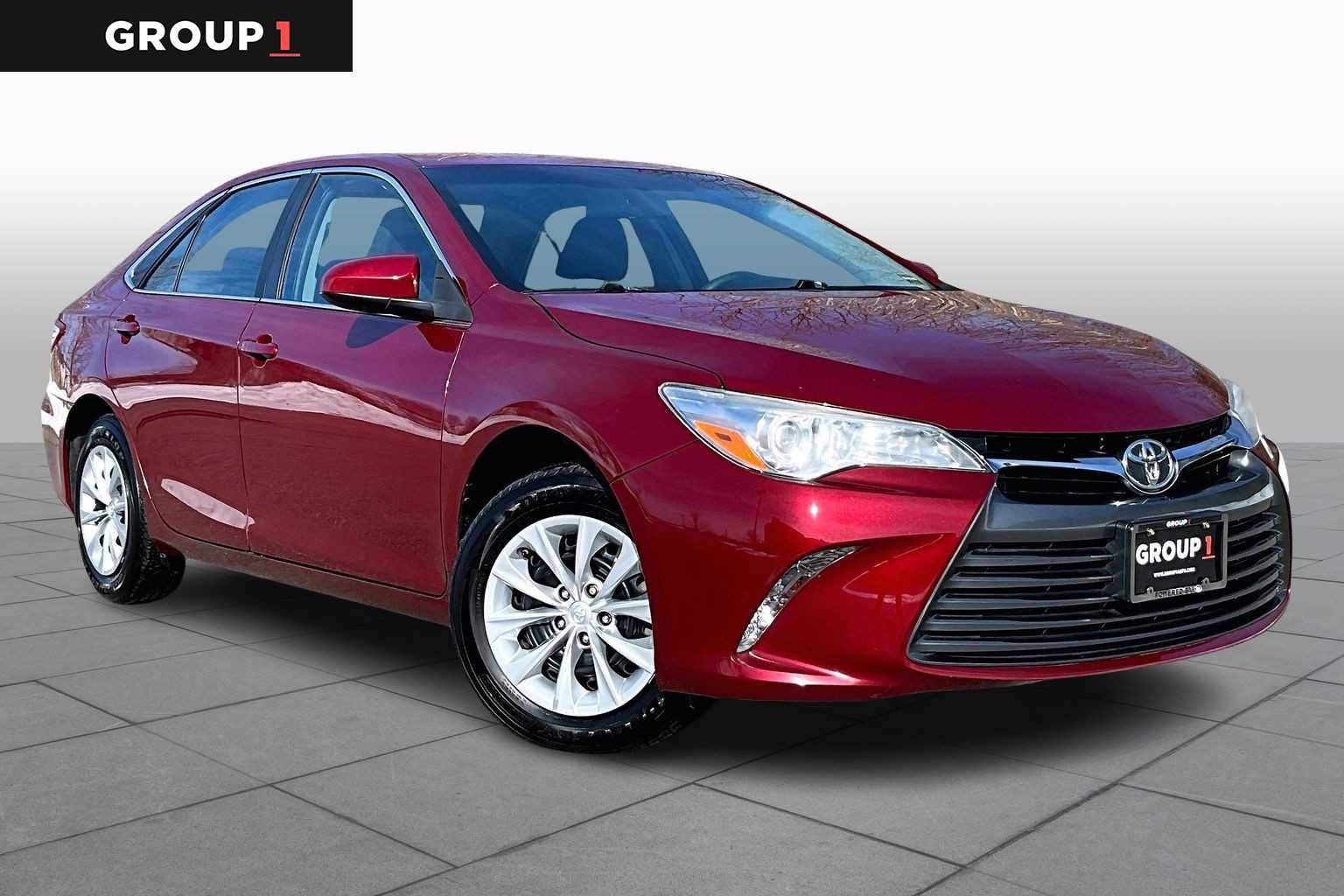 Used 2017 Toyota Camry LE image 3