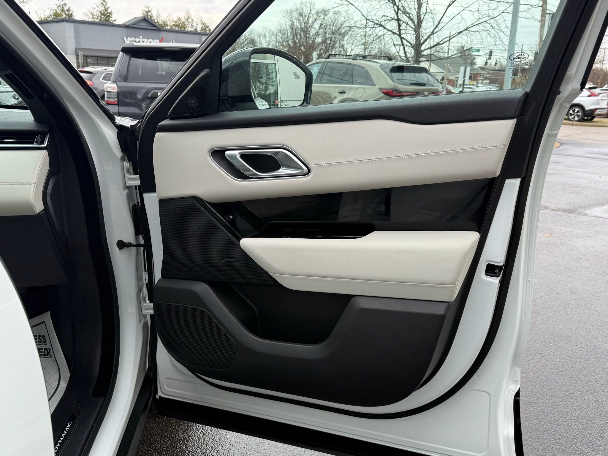 Used 2023 Land Rover Range Rover Velar R-Dynamic S image 20