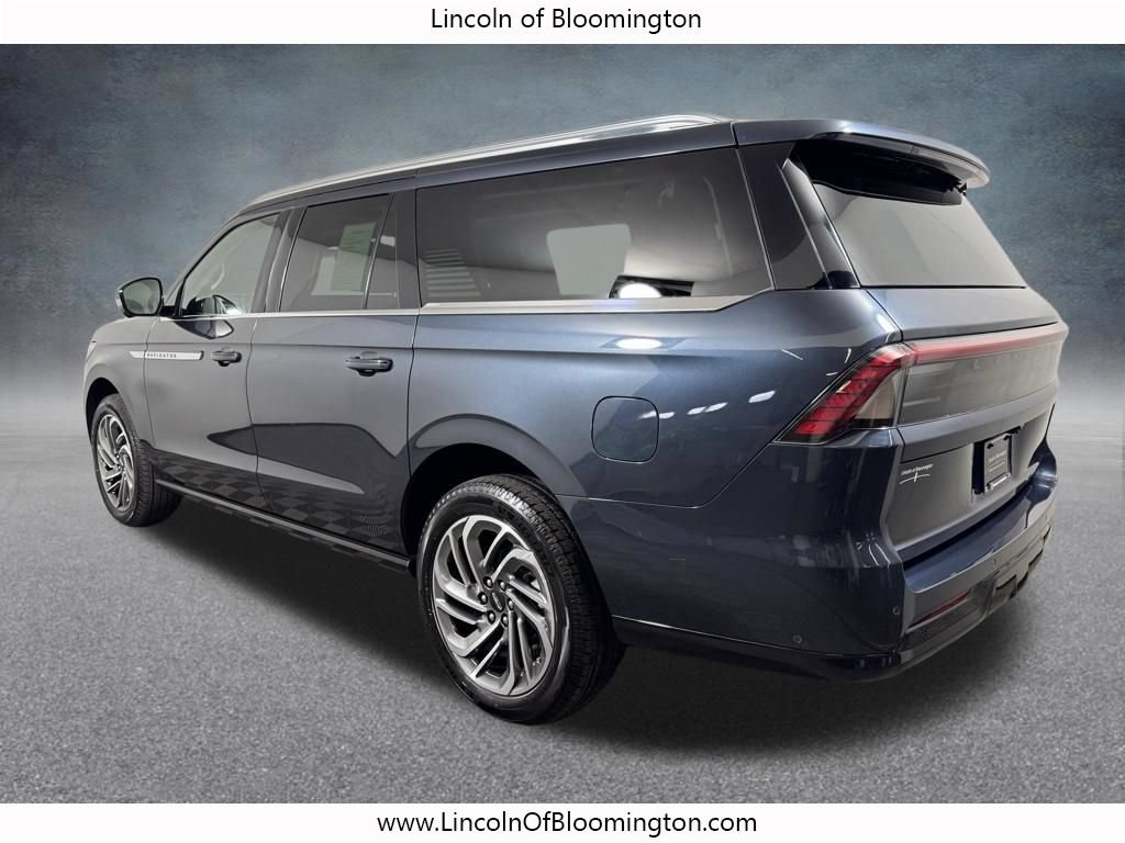 Used 2025 Lincoln Navigator L Reserve AWD/4WD image 7