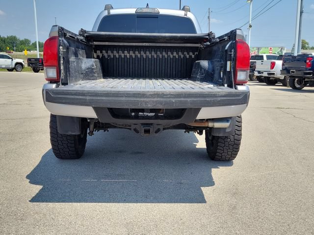Used 2019 Toyota Tacoma TRD Sport w/ TRD Premium Sport Package AWD/4WD image 8