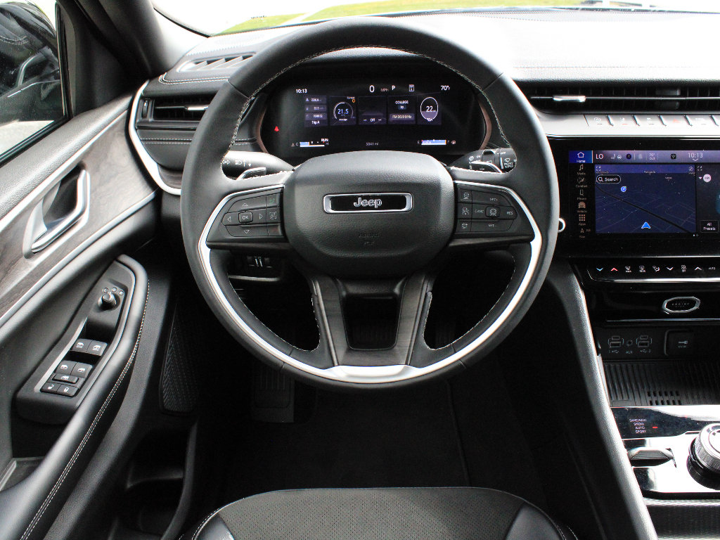 Used 2026 Jeep Grand Cherokee Altitude AWD/4WD image 13
