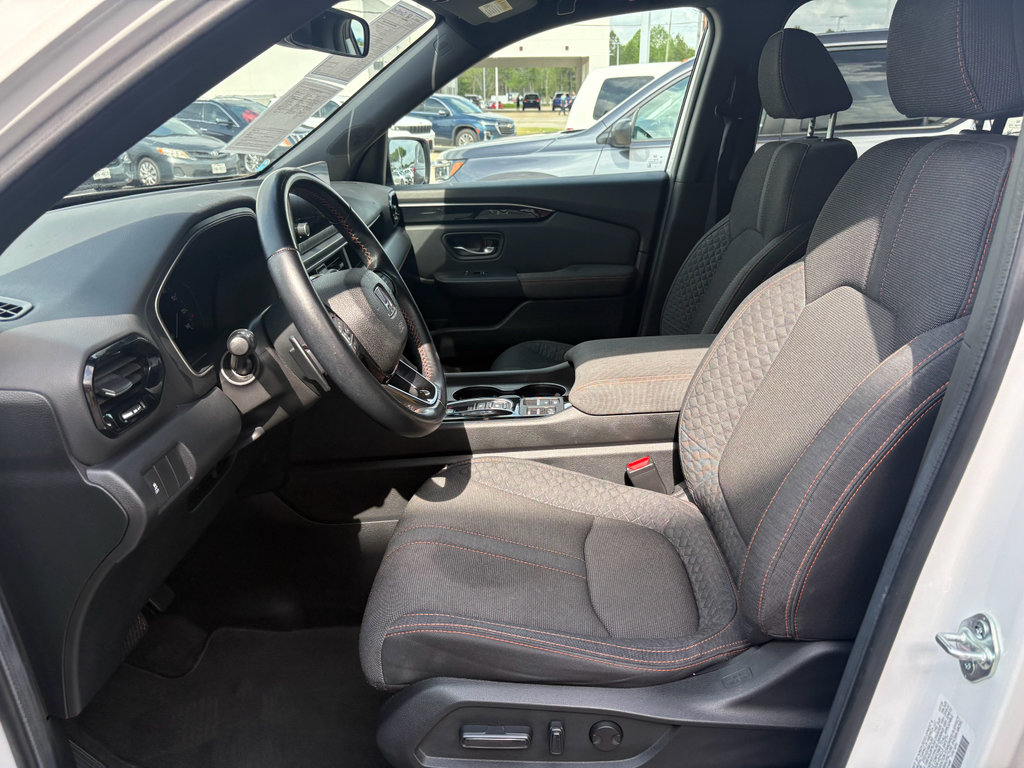 Certified 2025 Honda Pilot Sport image 10