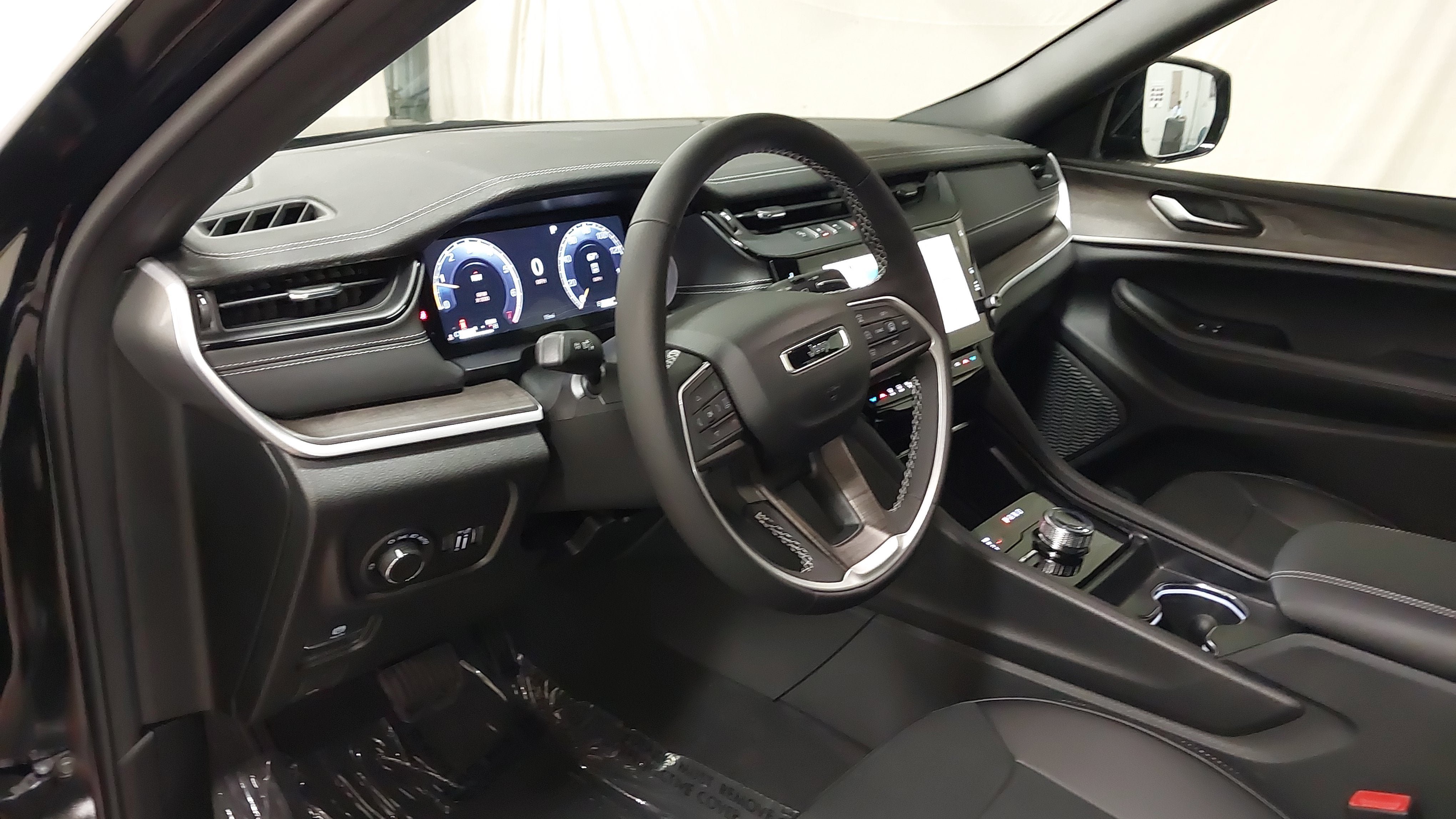 New 2027 Jeep Grand Cherokee Altitude AWD/4WD image 18