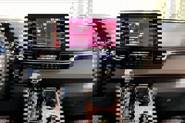 Certified 2024 Toyota Sienna XLE image 7