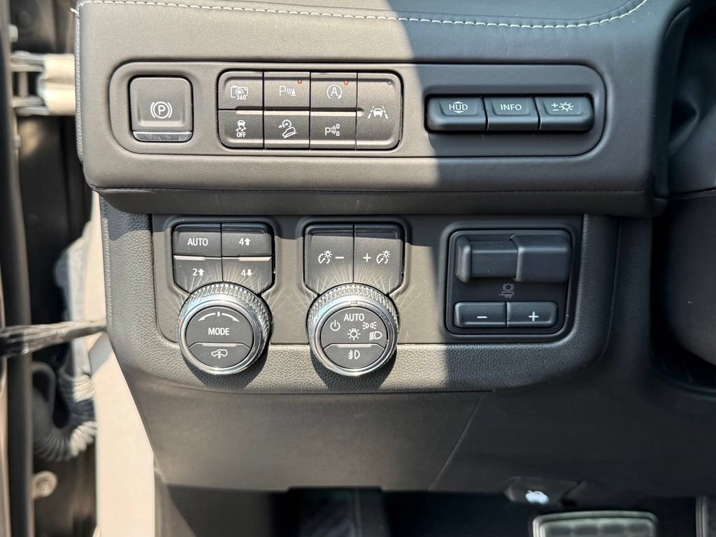 Used 2024 GMC Yukon Denali Ultimate AWD/4WD image 35