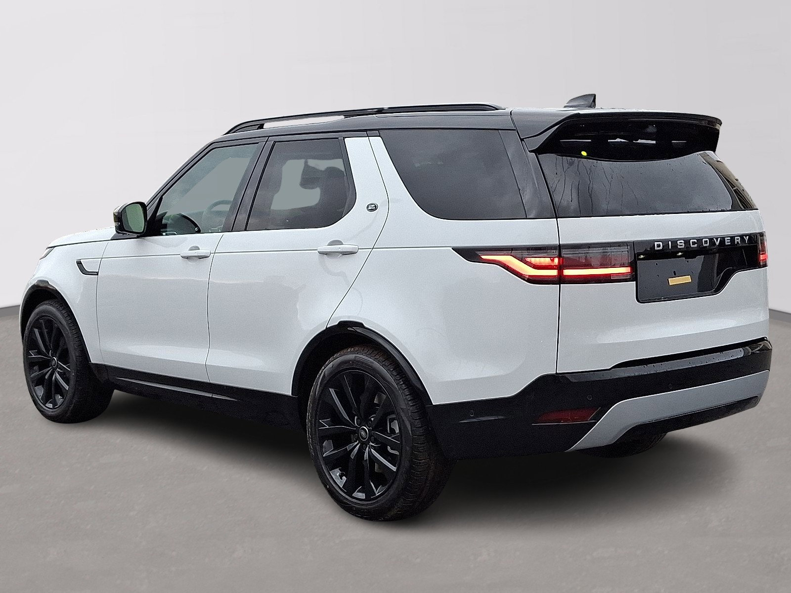 New 2026 Land Rover Discovery Limited Edition image 4