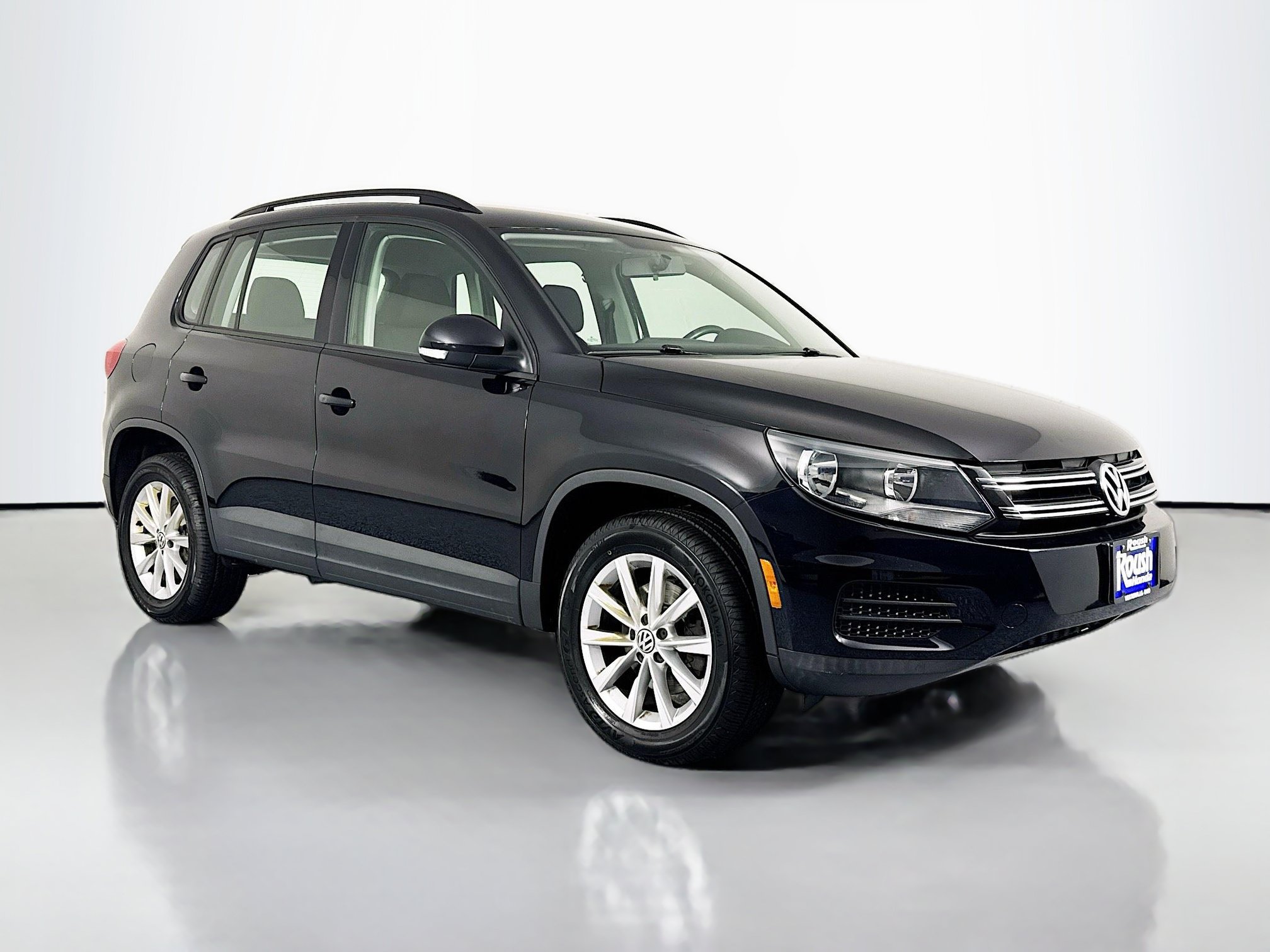 Used 2017 Volkswagen Tiguan Limited w/ Premium Package AWD/4WD image 3