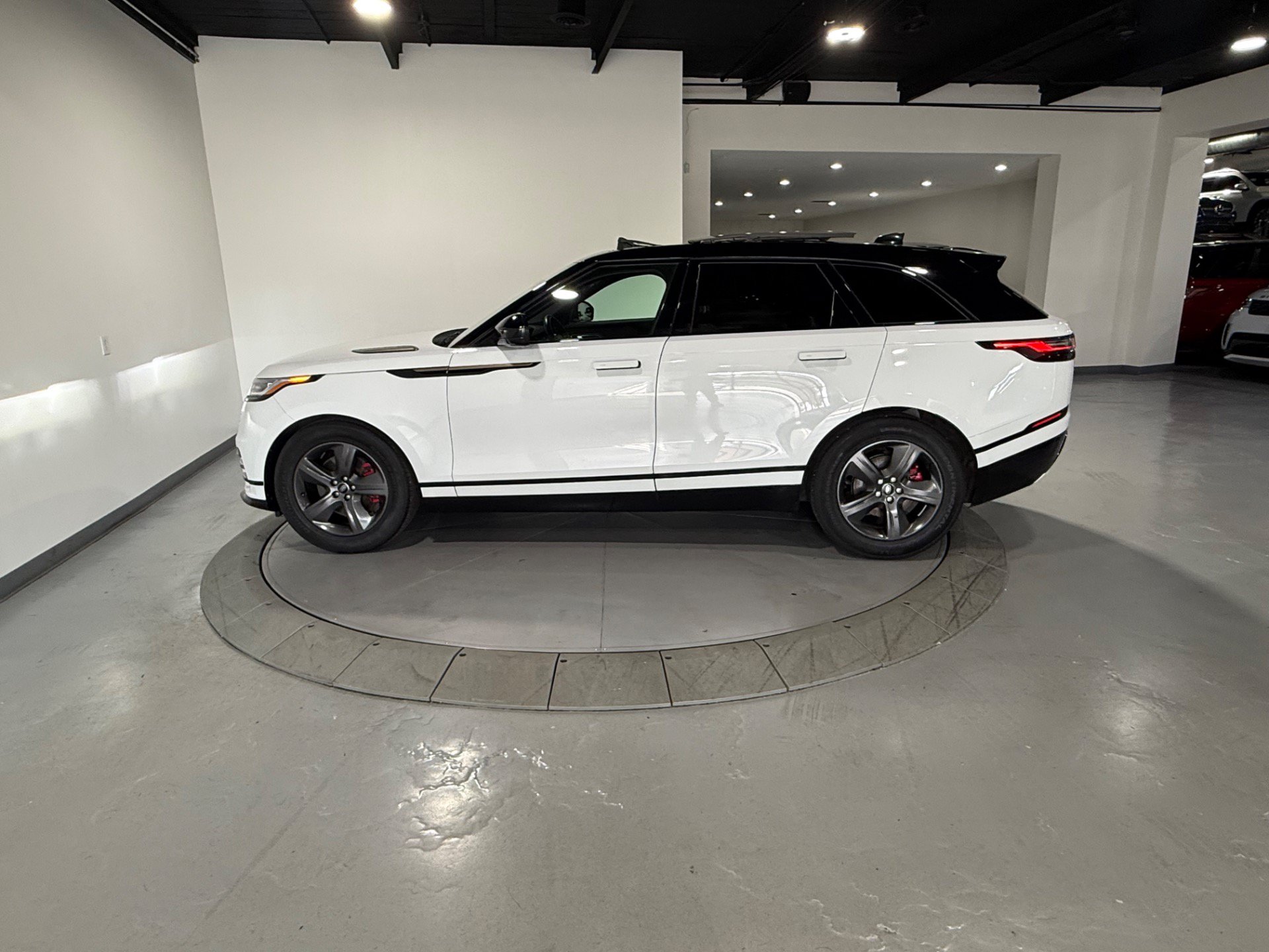 Used 2024 Land Rover Range Rover Velar Dynamic SE AWD/4WD image 13
