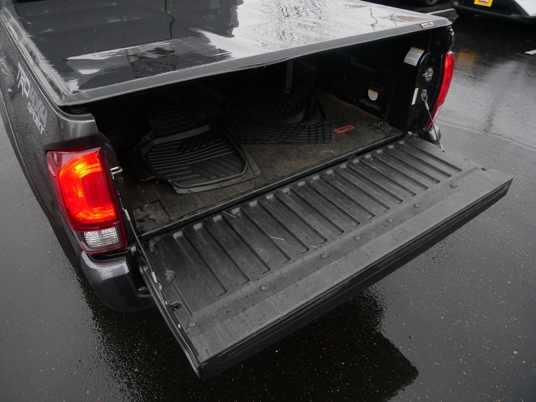 Used 2019 Toyota Tacoma TRD Sport image 18