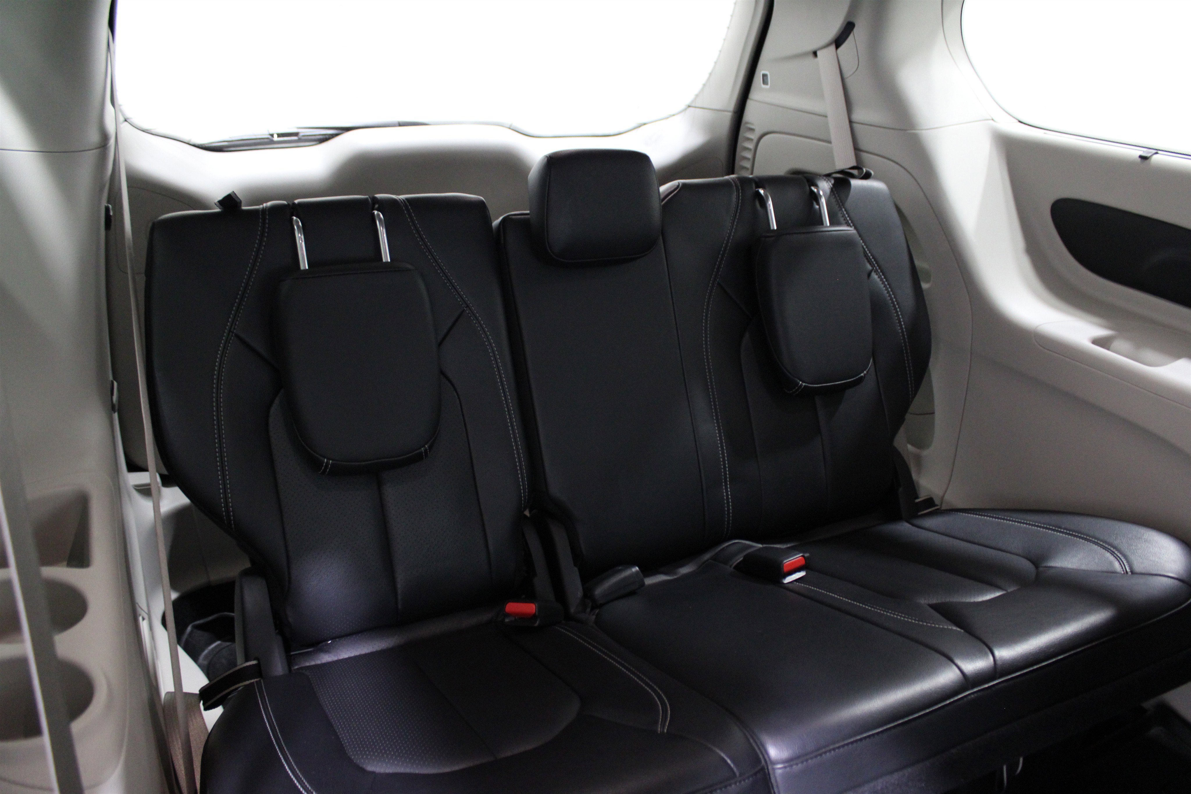 Used 2022 Chrysler Pacifica Touring-L image 30