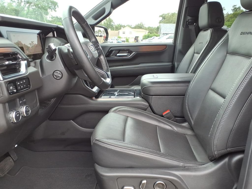 Used 2025 GMC Yukon Denali RWD image 26