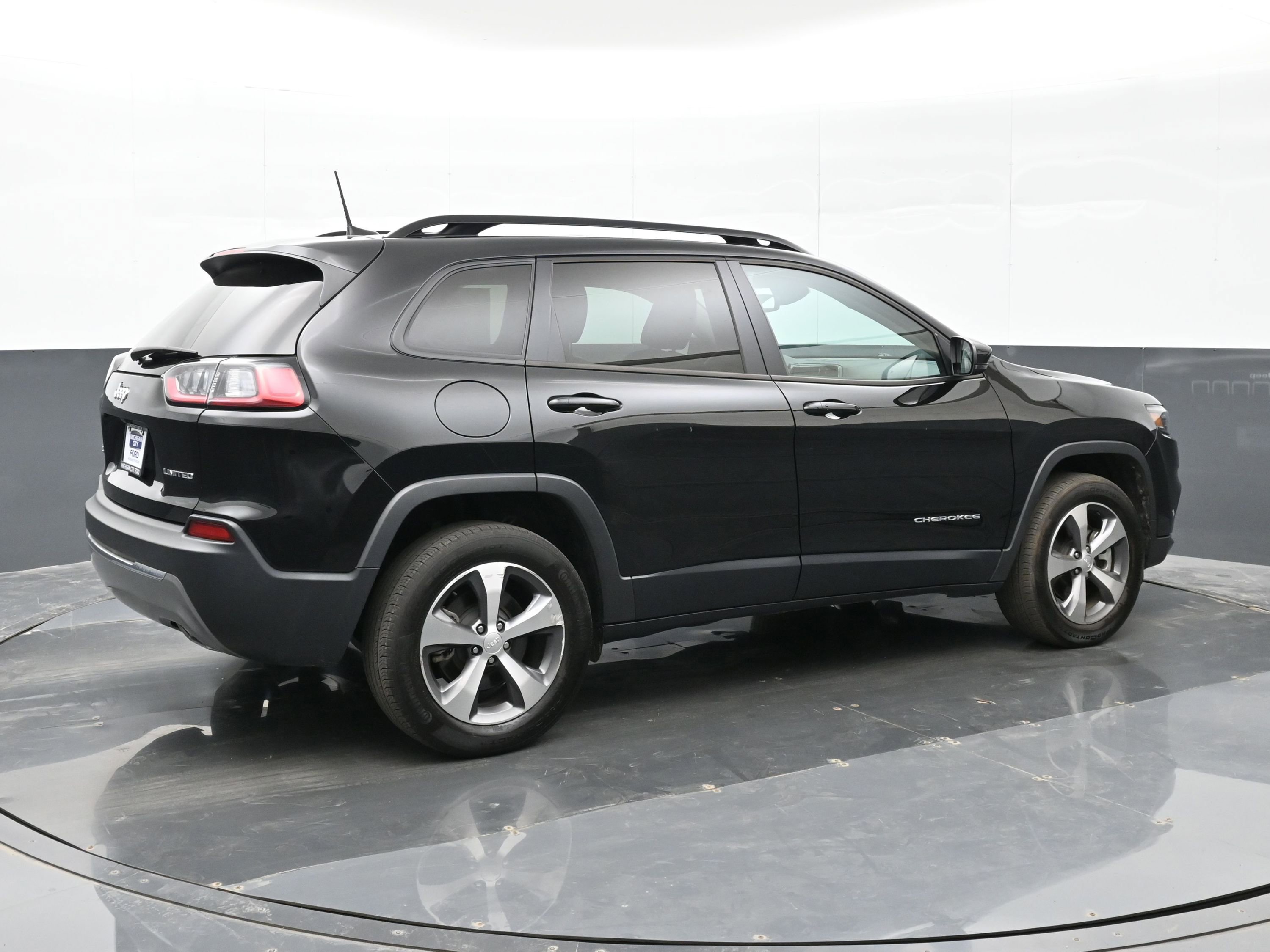 Used 2022 Jeep Cherokee Limited image 4
